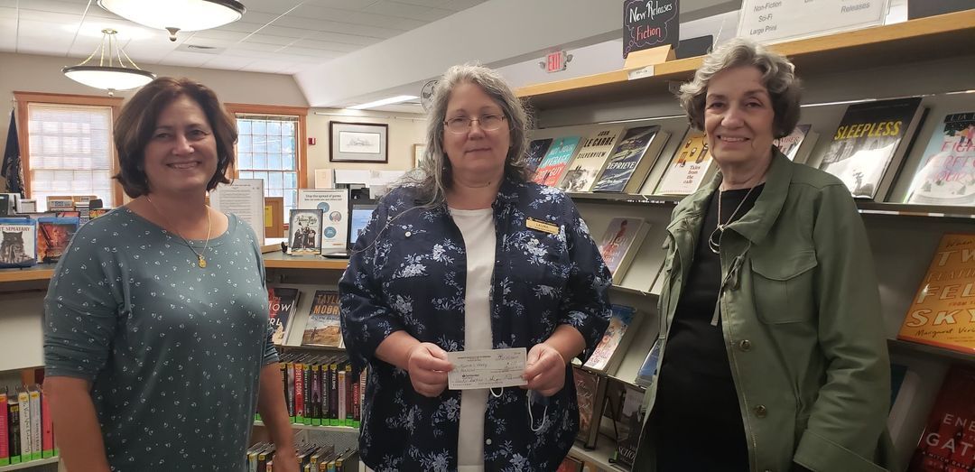 Windham club supports library